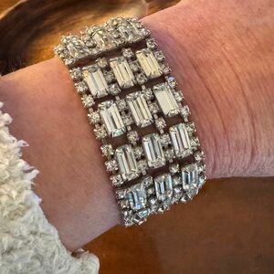 Elegant Vintage Silver tone Crystal Bracelet